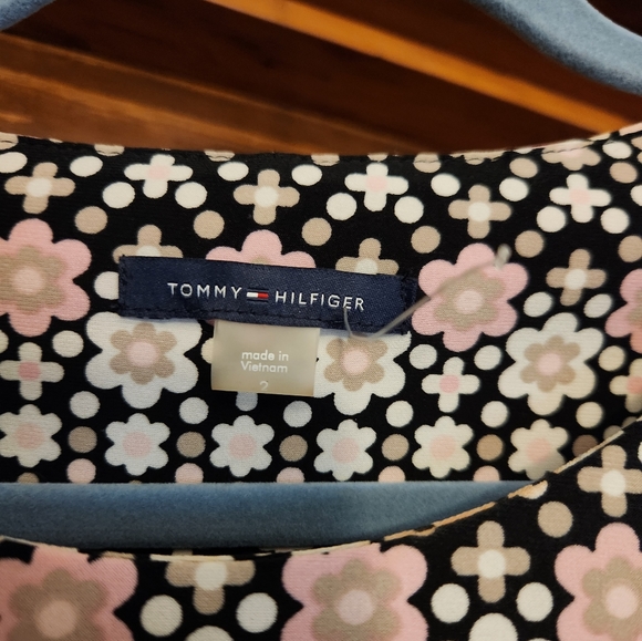 Tommy Hilfiger Flower Floral 3/4 Sleeve Dress with Button Accent on Cuffs - Picture 3 of 5